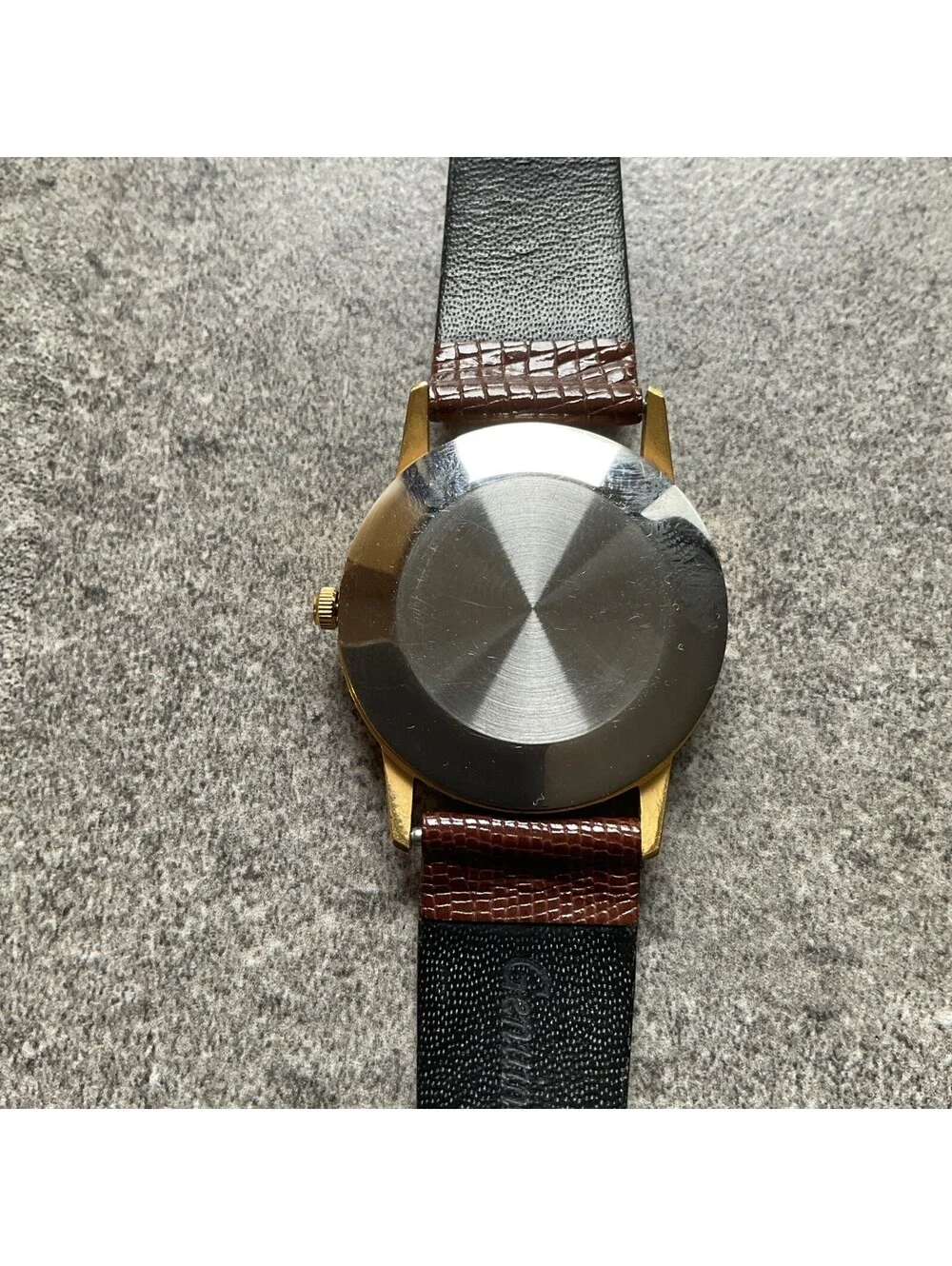 Vintage “Snap Out of It” Quartz Womens Watch 32mm Gold Tone Case Leather Band K